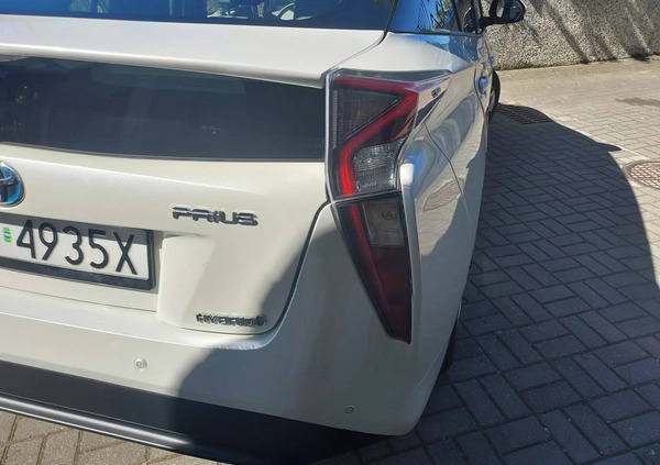 Toyota Prius cena 63000 przebieg: 90000, rok produkcji 2017 z Toruń małe 596